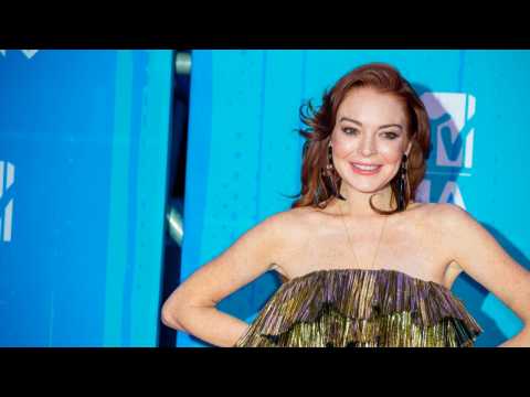 VIDEO : Lindsay Lohan Embarrassed By Dance Moves
