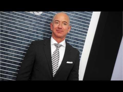 VIDEO : Jeff Bezos Is Reportedly Dating Former TV Anchor Lauren Sanchez