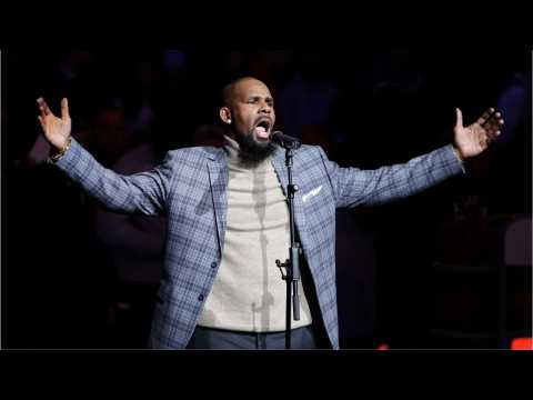 VIDEO : R. Kelly Celebrated His Birthday At A Chicago Club While Protests Against Him Took Place