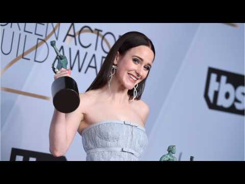 VIDEO : The Marvelous Mrs. Maisel Is The Queen Of The SAG Awards