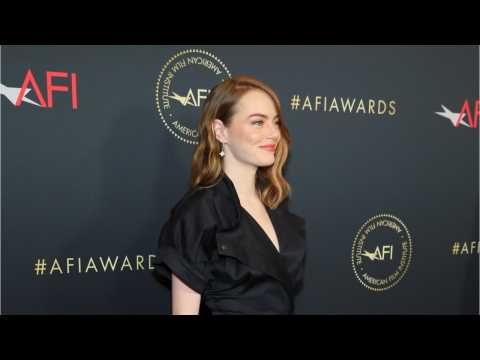 VIDEO : Emma Stone Makes Rare Public Appearance With BF Dave McCary