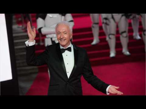 VIDEO : 'Star Wars: Episode IX' Actor Teases Title?