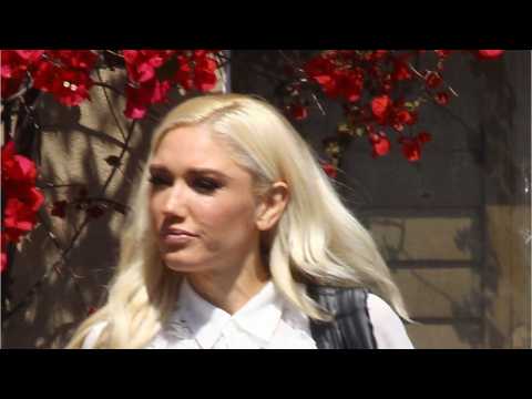 VIDEO : Blake Shelton Plays Coy In Dodging Gwen Stefani Engagement Question