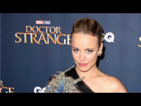 VIDEO : Rachel McAdams Shows Off Breast Pump On Cover Of Magazine