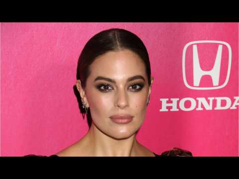 VIDEO : Ashley Graham Doesn't Let Fall Get In The Way Of Her Miss Universe Hosting Duties