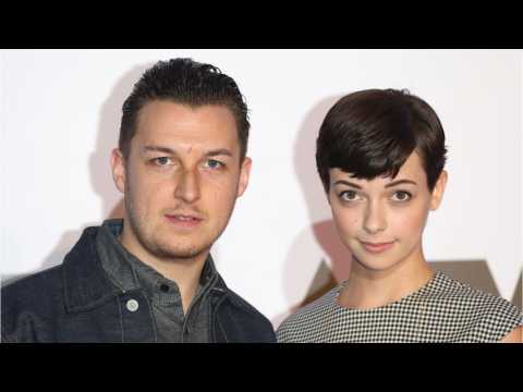 VIDEO : Arctic Monkeys Drummer Matt Helders & Wife Breana McDow Divorcing