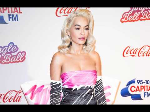 VIDEO : Rita Ora ne souhaite pas s'exprimer sur les rumeurs de romance avec Andrew Garfield