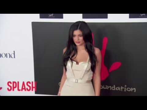 VIDEO : Kylie Jenner Invites Biebers On Holiday