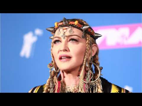 VIDEO : Madonna's Surprise New Year's Eve Show