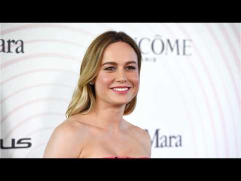 VIDEO : Brie Larson Giving Away Marvel Jacket