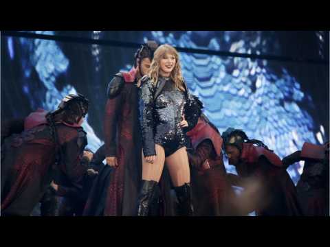 VIDEO : Taylor Swift Has 'Heroic' New Year's Eve Party