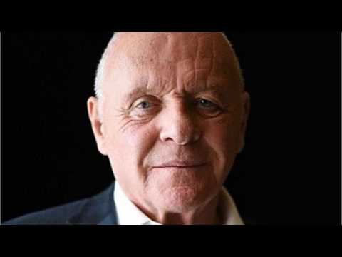 VIDEO : Anthony Hopkins Sings A Little Song To Ring In The New Year