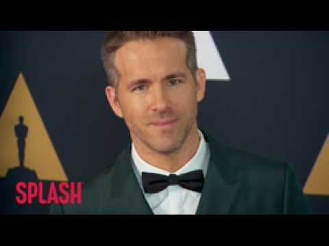 VIDEO : Ryan Reynolds Delays Surgery