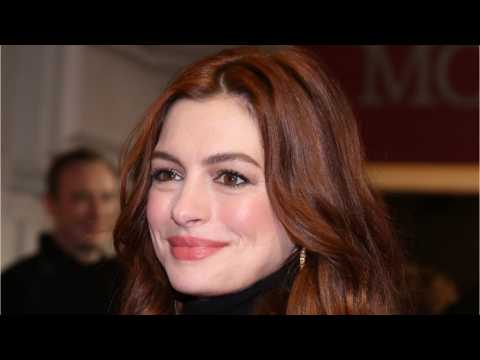VIDEO : Anne Hathaway Pranks Ellen And Audience With 'Citrus Ritual'