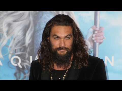 VIDEO : Aquaman Swims To The Top