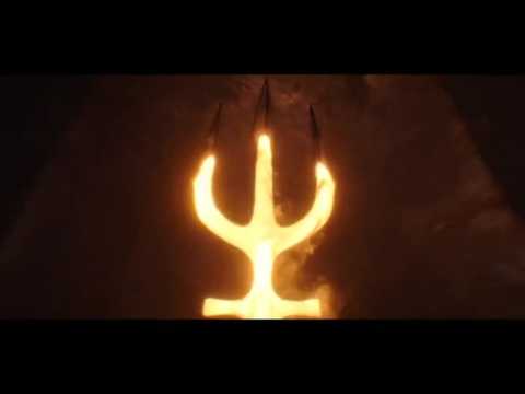 VIDEO : 'Aquaman' Sitting At An 