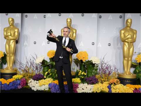 VIDEO : Alfonso Cuaron Wins Top Director Award