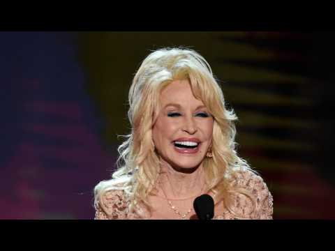 VIDEO : Dolly Parton To Produce New Show For Netflix