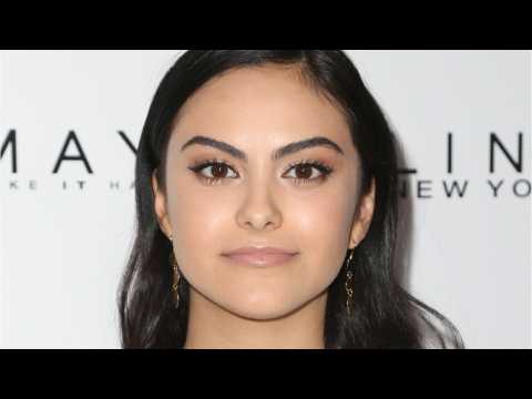 VIDEO : 'Riverdale' Star Talks Struggling With Eating Disorder