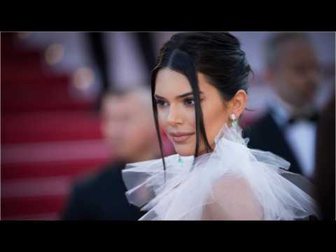 VIDEO : Kendall Spotted Kissing BFF's Brother