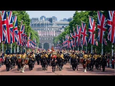 VIDEO : Harry And Meghan Join Queen's Birthday Parade