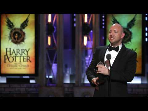 VIDEO : 'Harry Potter' Director Leads Tonys Singing 'Happy Birthday' To Boyfriend