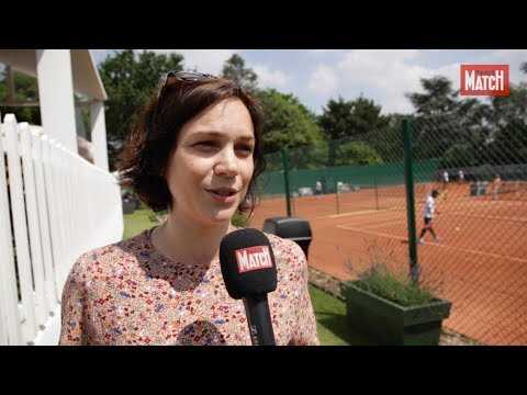 VIDEO : Roland-Garros : Nathalie Pchalat ensoleille le Trophe des personnalits