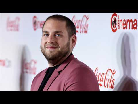 VIDEO : Jonah Hill Requests Flamingo Pink Hair