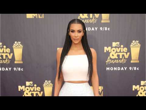 VIDEO : Kim Kardashian Sports Controversial Braids To MTV Awards