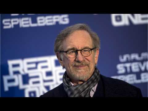 VIDEO : Steven Spielberg Pays Ode To 'The Shining'