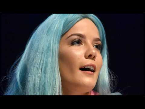 VIDEO : Halsey Burst Into Tears At First Performance Since Splitting With G-Eazy