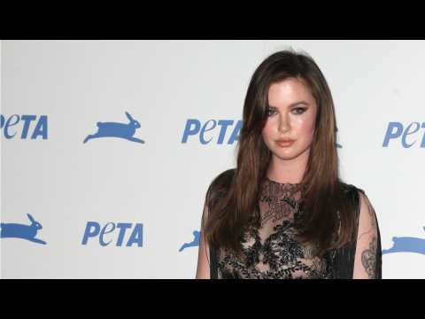 VIDEO : Ireland Baldwin Reacts To Hailey's Engagement To Justin Bieber