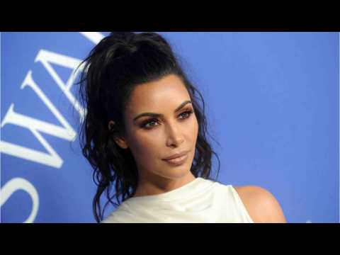 VIDEO : Kim Kardashian Shows Off New Bikini