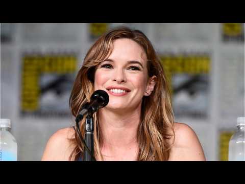 VIDEO : Danielle Panabaker Posts Photo From The Set Of 'The Flash'