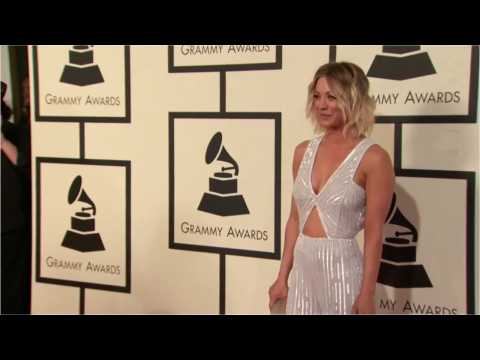 VIDEO : Kaley Cuoco?s Sure Does Loves This Cookie