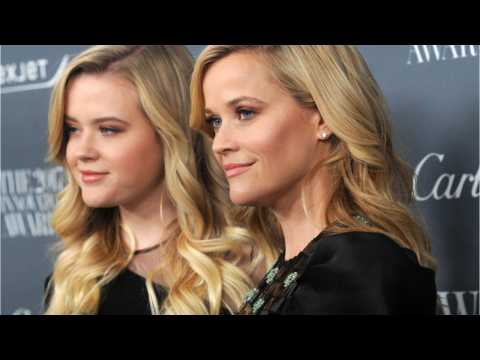 VIDEO : Reese Witherspoon And Daughter Are Best Friends