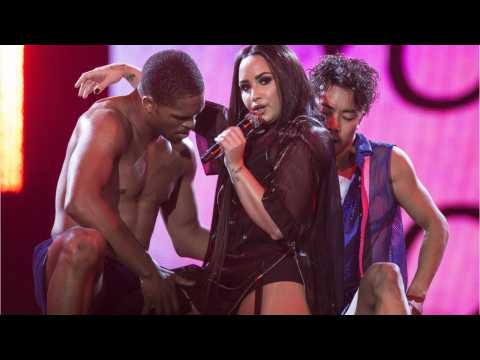 VIDEO : Demi Lovato?s First Emotional Performance Of Sobriety Song Moves Fans