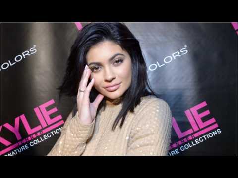 VIDEO : Kylie Jenner Reveals Her Beauty Secret