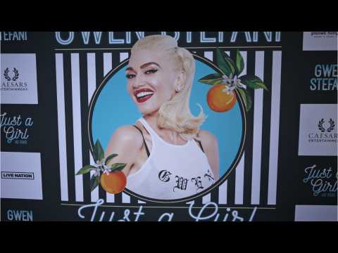 VIDEO : Blake Shelton Helps Gwen Stefani Kick Off Las Vegas Residency