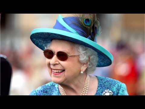 VIDEO : Queen Elizabeth II Under The Weather, Skips Church
