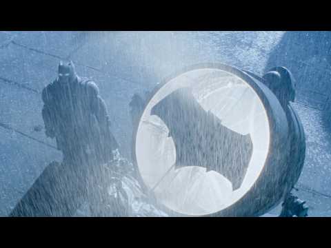 VIDEO : 'Batman v Superman' Cinematographer Shares New BTS Footage of Batman