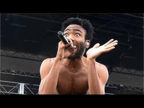 VIDEO : Childish Gambino Surprises Chicago