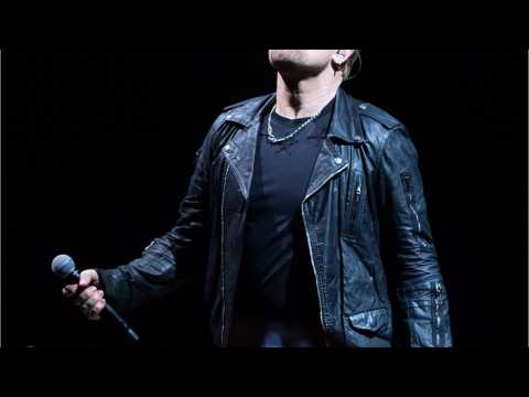 VIDEO : U2 Performs Tribute to ?Great Storyteller? Anthony Bourdain