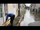 Inondations à Alençon : les habitants calfeutrent les maisons dans le quartier de Courteille