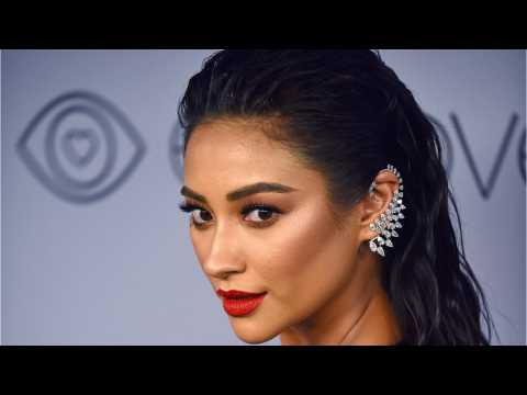 VIDEO : Shay Mitchell Defines Beauty On Her Terms