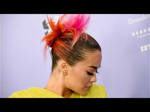VIDEO : The 2018 Fragrance Awards Was Full Of Creative Fashion