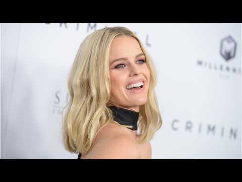 VIDEO : Alice Eve Opens Up About Life After Divorce
