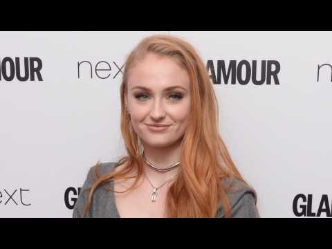 VIDEO : Sophie Turner Shows Off Icy Blonde Locks
