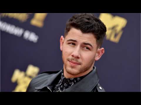 VIDEO : Nick Jonas And Priyanka Chopra Continue To Show Signs Of Being A Couple