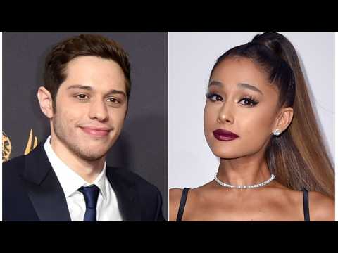 VIDEO : Ariana Grande, Pete Davidson Get Silly In NYC Shopping Spree